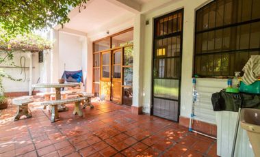 Casa de 6 Ambientes con local