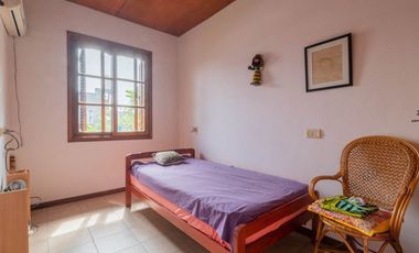 Casa de 6 Ambientes con local