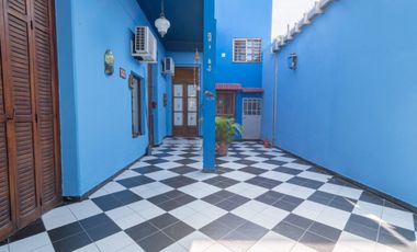 Casa de 6 Ambientes con local