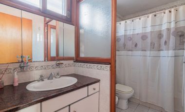 Casa de 6 Ambientes con local