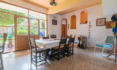 Casa de 6 Ambientes con local