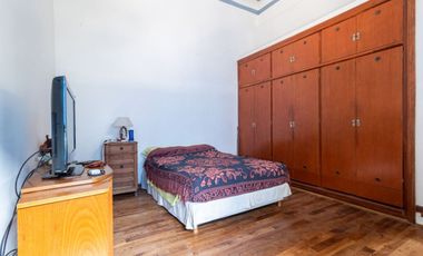 Casa de 6 Ambientes con local