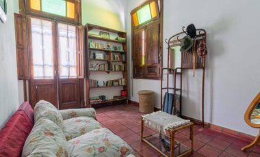 Casa de 6 Ambientes con local