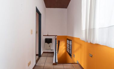 Casa de 6 Ambientes con local