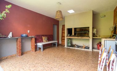 Casa de 6 Ambientes con local