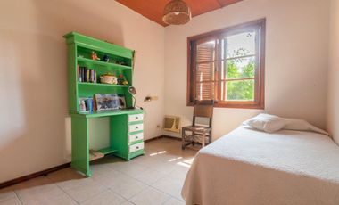 Casa de 6 Ambientes con local