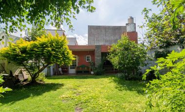 Casa de 6 Ambientes con local