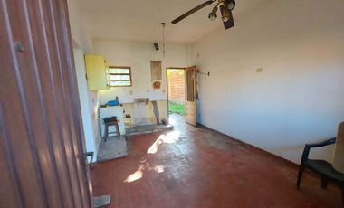 MORON LOTE 300 METROS CASA 3 AMBIENTES OPORTUNIDAD