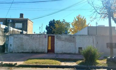 MORON LOTE 300 METROS CASA 3 AMBIENTES OPORTUNIDAD