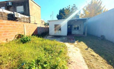 MORON LOTE 300 METROS CASA 3 AMBIENTES OPORTUNIDAD