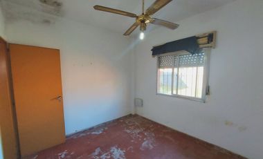 MORON LOTE 300 METROS CASA 3 AMBIENTES OPORTUNIDAD