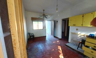 MORON LOTE 300 METROS CASA 3 AMBIENTES OPORTUNIDAD