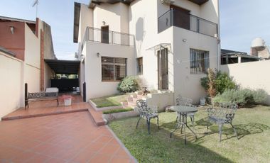 VENTA CASA 5 AMBIENTES CON PILETA MONTE GRANDE