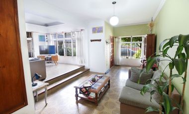 VENTA CASA 5 AMBIENTES CON PILETA MONTE GRANDE