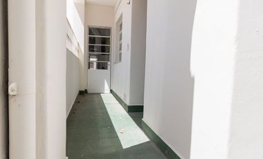 Amplia casa en Planta Alta a metros de la Peatonal