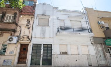 Amplia casa en Planta Alta a metros de la Peatonal