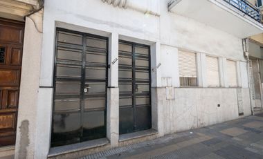 Amplia casa en Planta Alta a metros de la Peatonal