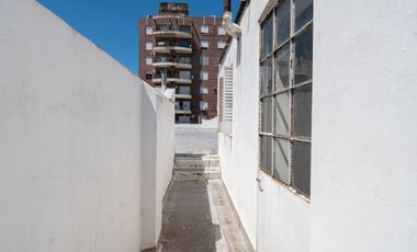 Amplia casa en Planta Alta a metros de la Peatonal