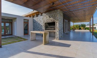 VENTA CASA 5 AMBIENTES CON PISCINA RUMENCO JOVEN