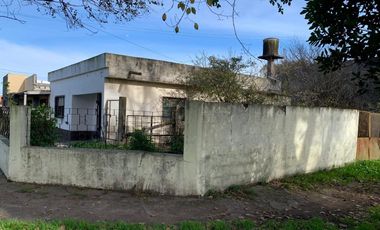 VENTA CASA 3 AMB. A RECICLAR  BARRIO DON EMILIO