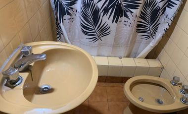 VENTA CASA 3 AMB. A RECICLAR  BARRIO DON EMILIO