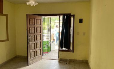 VENTA CASA 3 AMB. A RECICLAR  BARRIO DON EMILIO