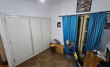 Casa de 2 dormitorios y gran parque en Villa Elisa