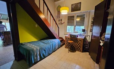 Casa de 2 dormitorios y gran parque en Villa Elisa