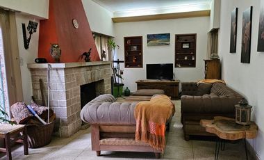 Casa de 2 dormitorios y gran parque en Villa Elisa