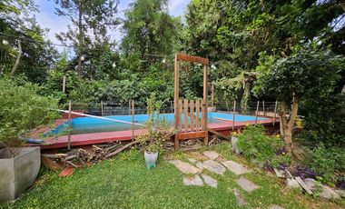 Casa de 2 dormitorios y gran parque en Villa Elisa