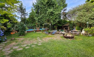 Casa de 2 dormitorios y gran parque en Villa Elisa