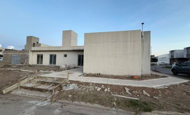 VENTA CASA SOLARES DE MANANTIALES EXC UBICACION