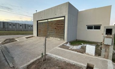 VENTA CASA SOLARES DE MANANTIALES EXC UBICACION