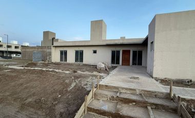 VENTA CASA SOLARES DE MANANTIALES EXC UBICACION