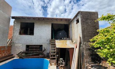 VENTA DE LOTE EN LANUS ESTE CON CASA Y DEPTO