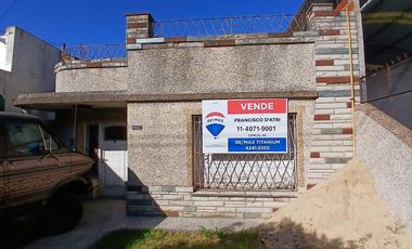 VENTA DE LOTE EN LANUS ESTE CON CASA Y DEPTO