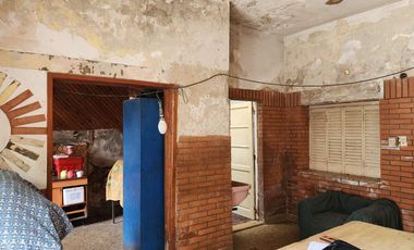 VENTA DE LOTE EN LANUS ESTE CON CASA Y DEPTO