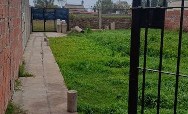 VENTA CASA 2 AMB. FLORENCIO VARELA EN LOTE PROPIO
