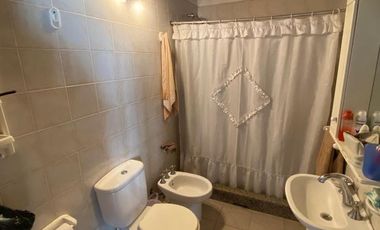 Excelente Casa en LUIS GUILLON. GRAN OPORTUNIDAD