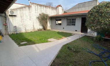 Excelente Casa en LUIS GUILLON. GRAN OPORTUNIDAD