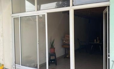 Excelente Casa en LUIS GUILLON. GRAN OPORTUNIDAD