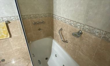 Excelente Casa en LUIS GUILLON. GRAN OPORTUNIDAD