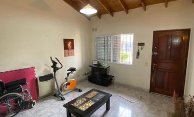 Excelente Casa en LUIS GUILLON. GRAN OPORTUNIDAD