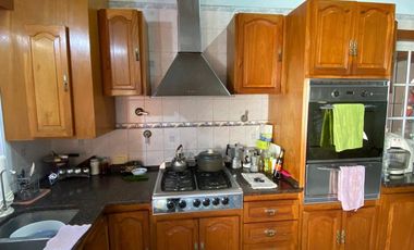 Excelente Casa en LUIS GUILLON. GRAN OPORTUNIDAD