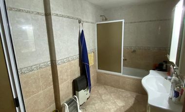 Excelente Casa en LUIS GUILLON. GRAN OPORTUNIDAD