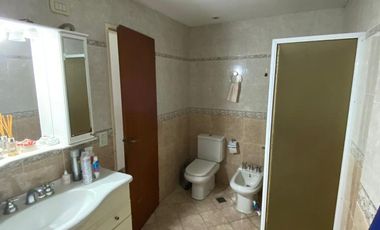 Excelente Casa en LUIS GUILLON. GRAN OPORTUNIDAD