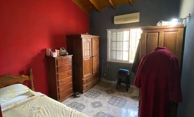 Excelente Casa en LUIS GUILLON. GRAN OPORTUNIDAD