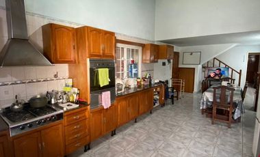 Excelente Casa en LUIS GUILLON. GRAN OPORTUNIDAD