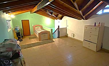 Excelente Casa en LUIS GUILLON. GRAN OPORTUNIDAD