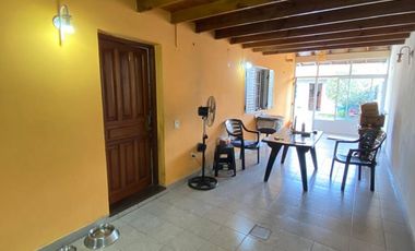 Excelente Casa en LUIS GUILLON. GRAN OPORTUNIDAD